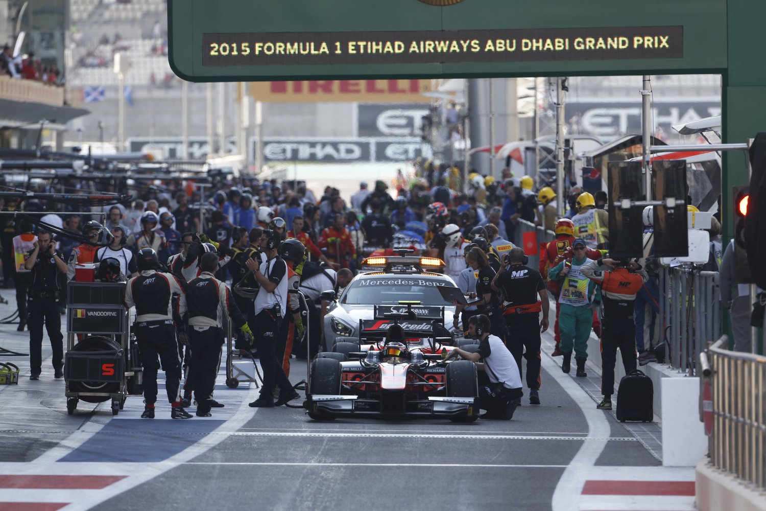 Cars in Pit Lane after red flag