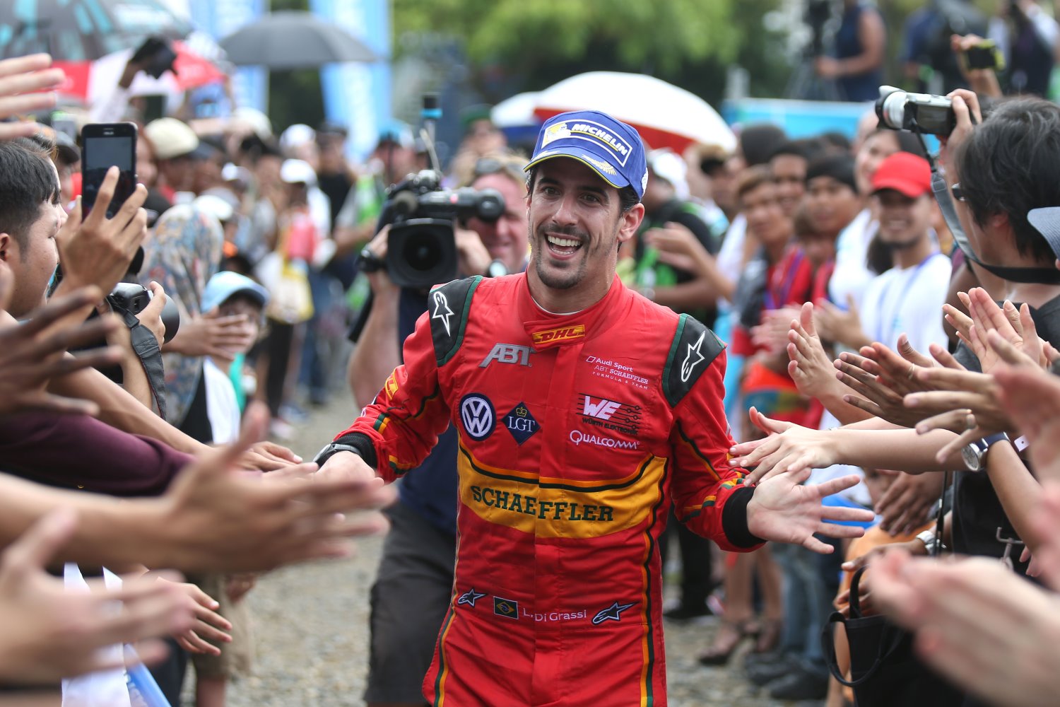 Fans congratulate di Grassi