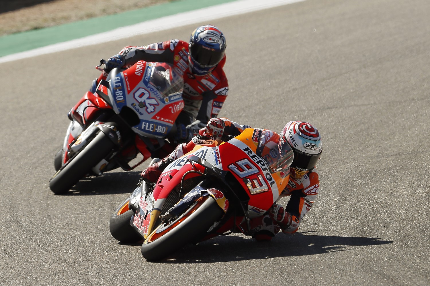 Marquez battles Dovi