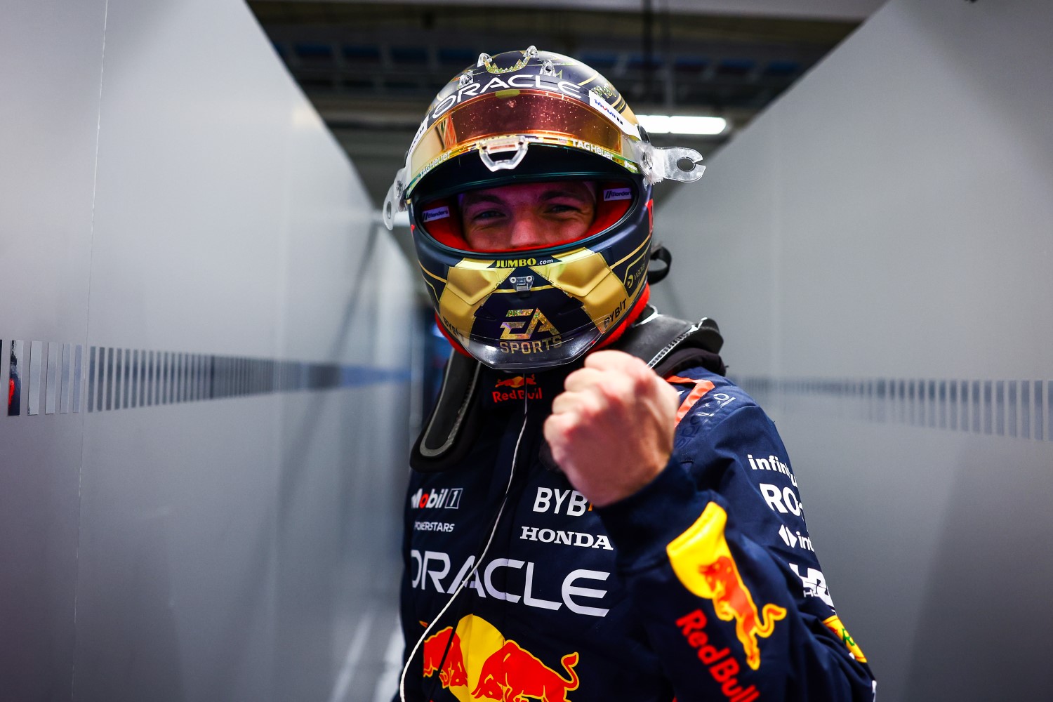 Pole position qualifier Max Verstappen of the Netherlands and Oracle Red Bull Racing celebrates in the garage during qualifying ahead of the F1 Grand Prix of Brazil at Autodromo Jose Carlos Pace on November 03, 2023 in Sao Paulo, Brazil. (Photo by Mark Thompson/Getty Images) // Getty Images / Red Bull Content Pool