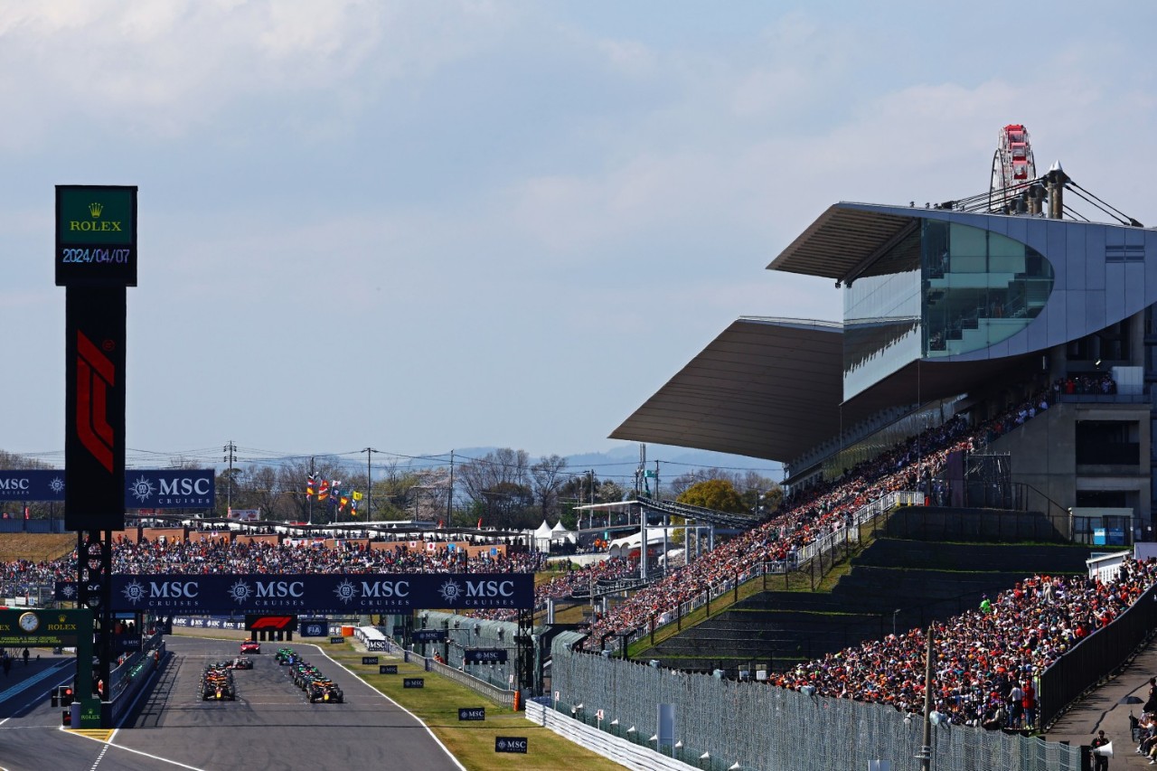 Max Verstappen of the Netherlands driving the (1) Oracle Red Bull Racing RB20 leads the field off the line at the start during the F1 Grand Prix of Japan at Suzuka International Racing Course on April 07, 2024 in Suzuka, Japan. (Photo by Mark Thompson/Getty Images)