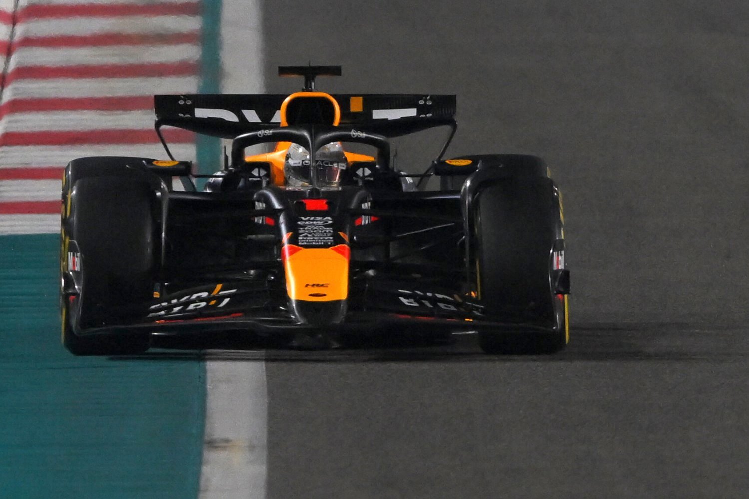 Max Verstappen of the Netherlands driving the (1) Oracle Red Bull Racing RB20 on track during practice ahead of the F1 Grand Prix of Abu Dhabi at Yas Marina Circuit on December 06, 2024 in Abu Dhabi, United Arab Emirates. (Photo by Rudy Carezzevoli/Getty Images) // Getty Images / Red Bull Content Pool