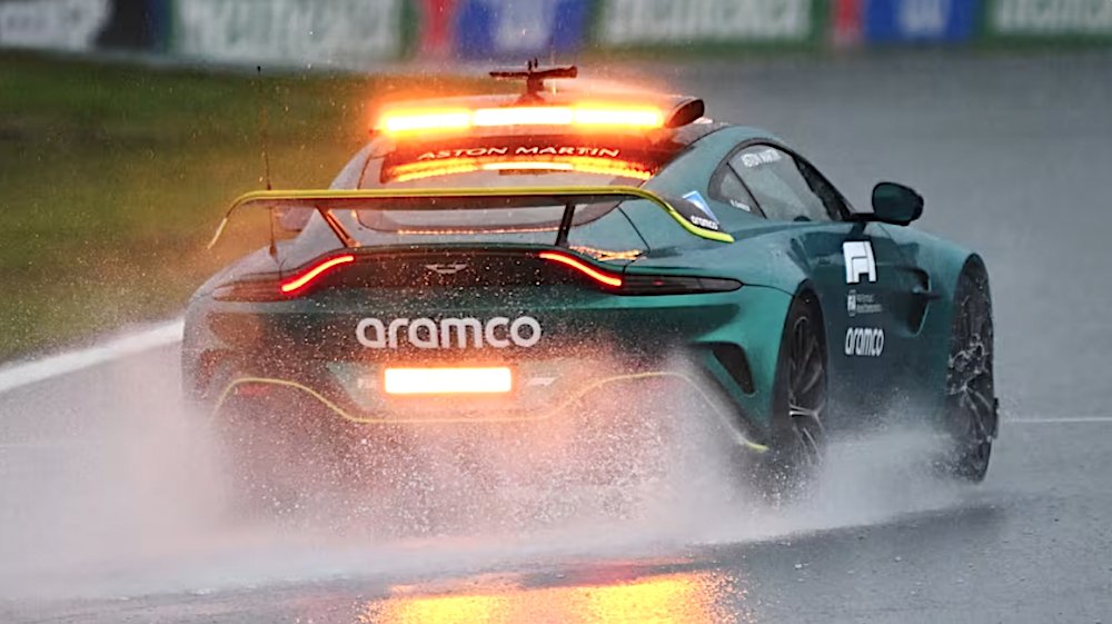 Due to heavy rain and standing water on the circuit, qualifying for the São Paulo Grand Prix has been postponed. A decision on a start time for qualifying tomorrow morning will be made soon