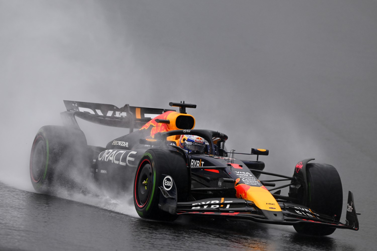 Max Verstappen of the Netherlands driving the (1) Oracle Red Bull Racing RB20 on track during the F1 Grand Prix of Brazil at Autodromo Jose Carlos Pace on November 03, 2024 in Sao Paulo, Brazil. (Photo by Clive Mason/Getty Images) // Getty Images / Red Bull Content Pool