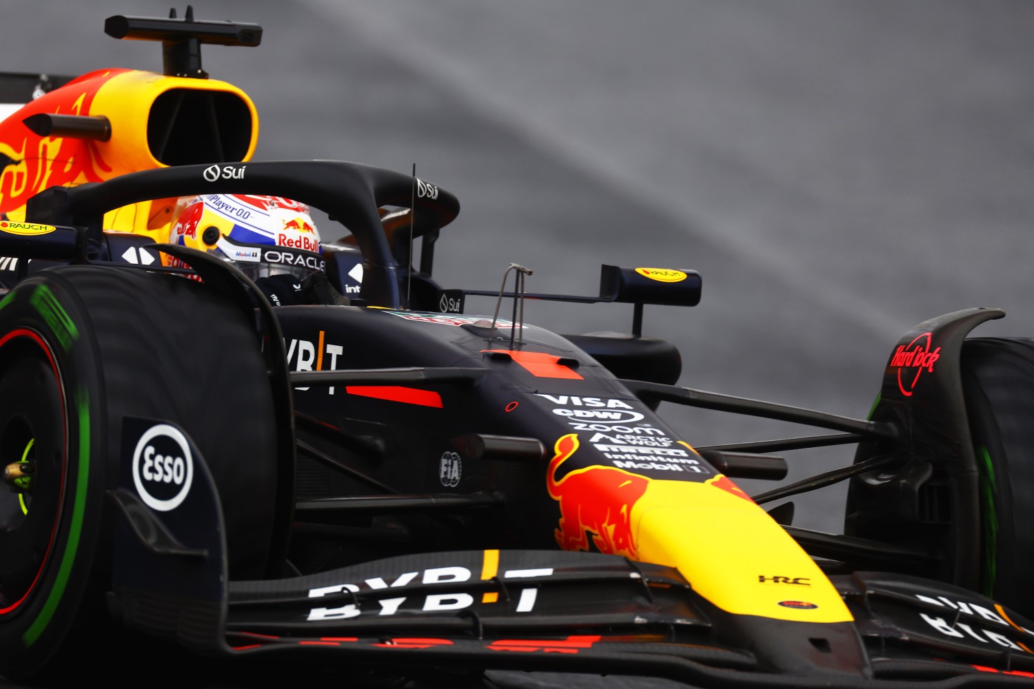 Max Verstappen of the Netherlands driving the (1) Oracle Red Bull Racing RB20 on track during the F1 Grand Prix of Brazil at Autodromo Jose Carlos Pace on November 03, 2024 in Sao Paulo, Brazil. (Photo by Mark Thompson/Getty Images) // Getty Images / Red Bull Content Pool