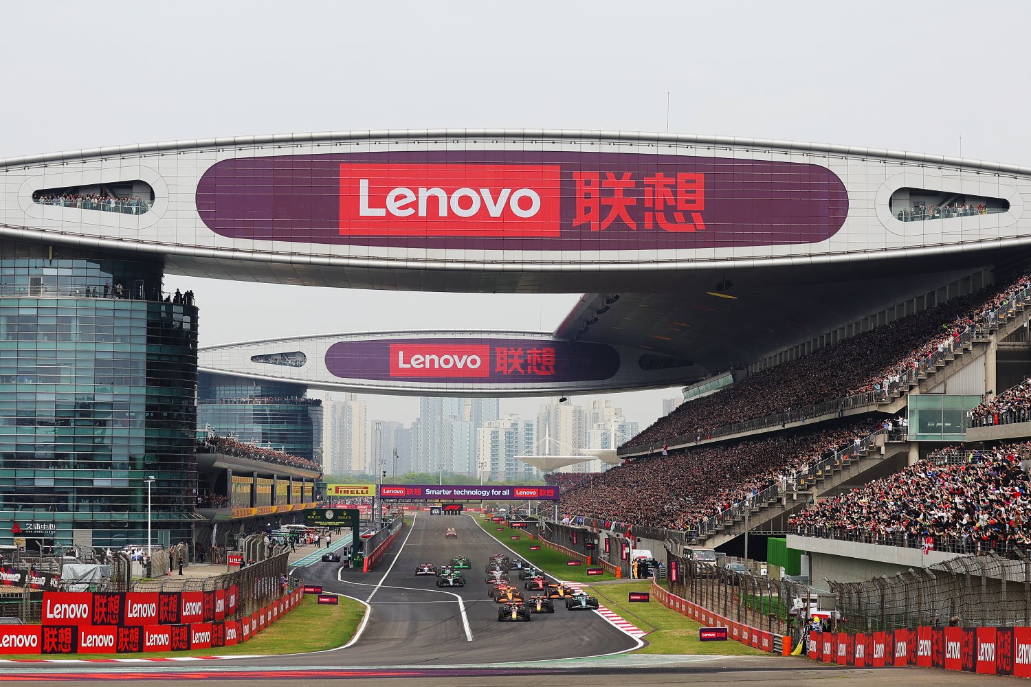 Max Verstappen of the Netherlands driving the (1) Oracle Red Bull Racing RB20 leads the field into turn one at the start during the F1 Grand Prix of China at Shanghai International Circuit on April 21, 2024 in Shanghai, China. (Photo by Lintao Zhang/Getty Images ) // Getty Images / Red Bull Content Pool //