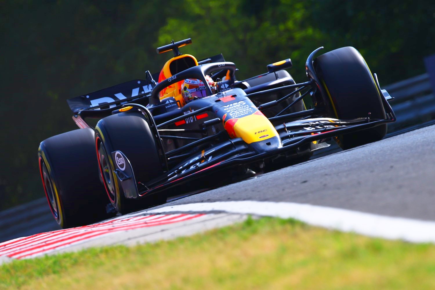 Max Verstappen of the Netherlands driving the (1) Oracle Red Bull Racing RB20 on track during practice ahead of the F1 Grand Prix of Hungary at Hungaroring on July 19, 2024 in Budapest, Hungary. (Photo by Mark Thompson/Getty Images) // Getty Images / Red Bull Content Pool //