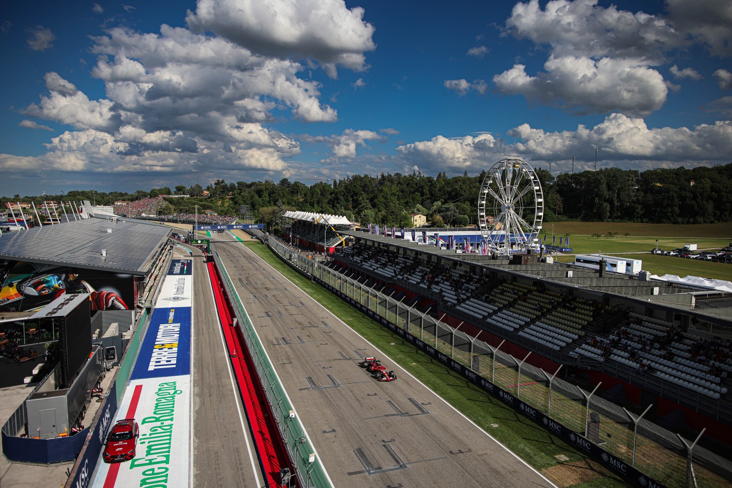 55 SAINZ Carlos (spa), Scuderia Ferrari SF-24, action during the Formula 1 MSC Cruises Gran Premio del Made in Italy e Dell’Emilia-Romagne 2024, 7th round of the 2024 Formula One World Championship from May 17 to 19, 2024 on the Autodromo Enzo e Dino Ferrari, in Imola, Italy - Photo DPPI