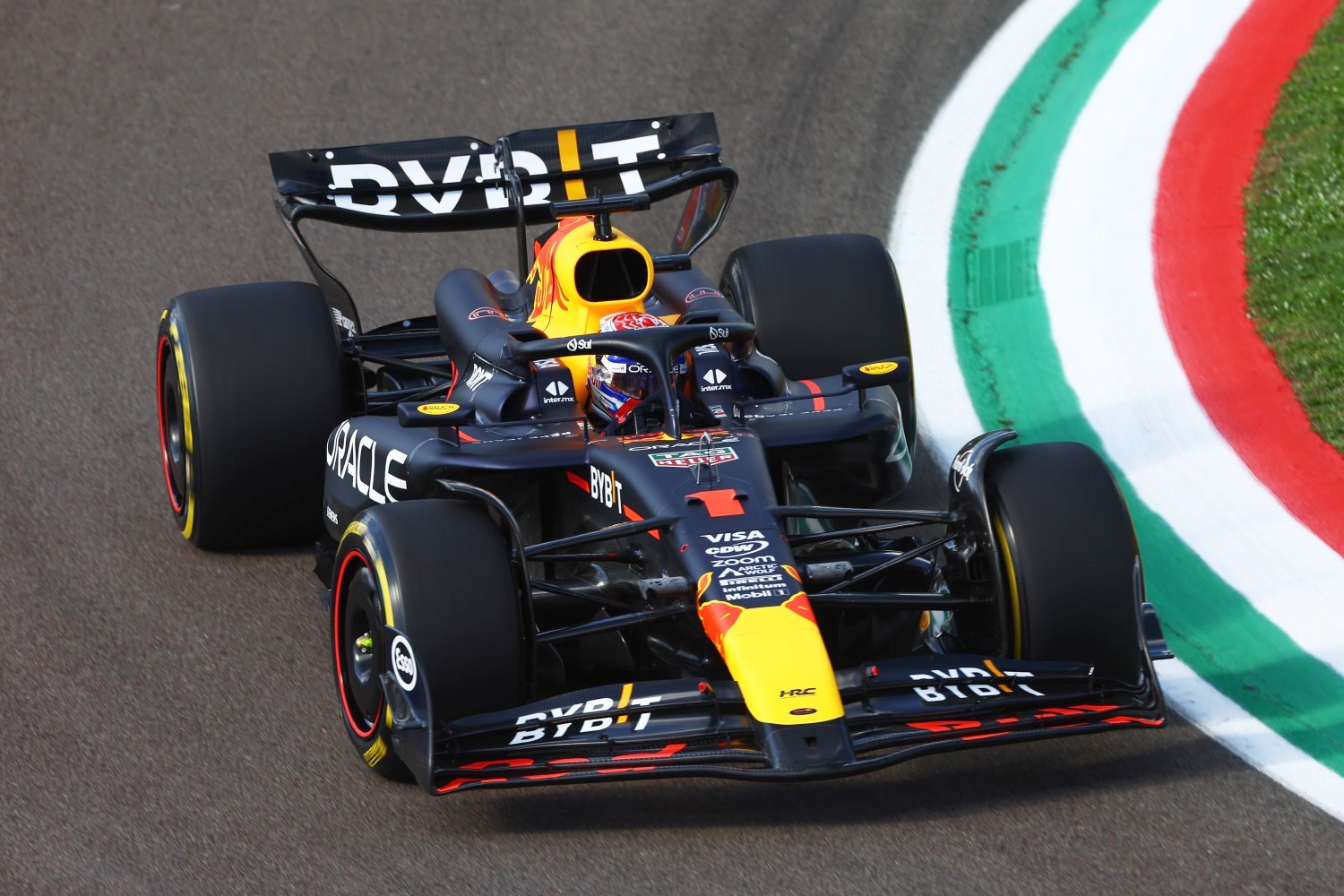 Max Verstappen of the Netherlands driving the (1) Oracle Red Bull Racing RB20 on track during practice ahead of the F1 Grand Prix of Emilia-Romagna at Autodromo Enzo e Dino Ferrari Circuit on May 17, 2024 in Imola, Italy. (Photo by Mark Thompson/Getty Images) // Getty Images / Red Bull Content Pool
