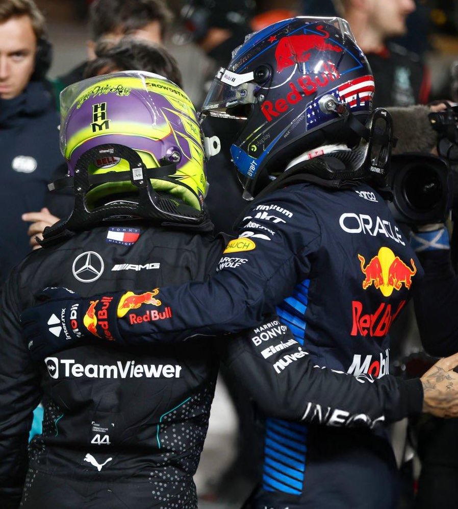 Lewis Hamilton congratulates Max Verstappen on his 4th straight title