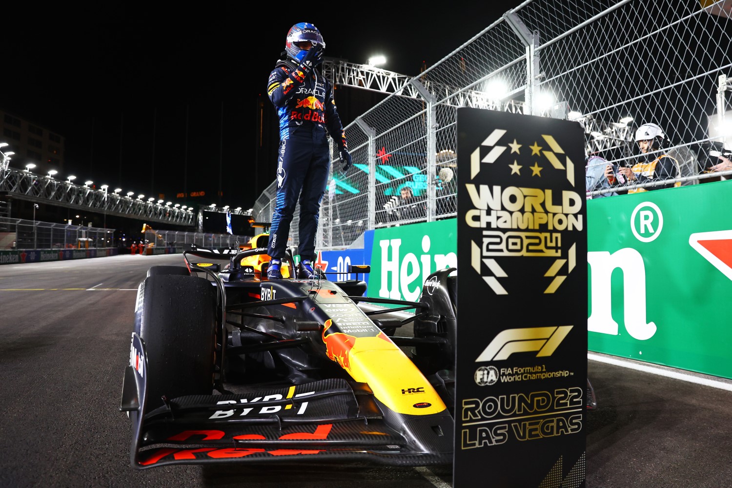 2024 F1 World Drivers Champion Max Verstappen of the Netherlands and Oracle Red Bull Racing celebrates in parc ferme during the F1 Grand Prix of Las Vegas at Las Vegas Strip Circuit on November 23, 2024 in Las Vegas, Nevada. (Photo by Mark Thompson/Getty Images) // Getty Images / Red Bull Content Pool 