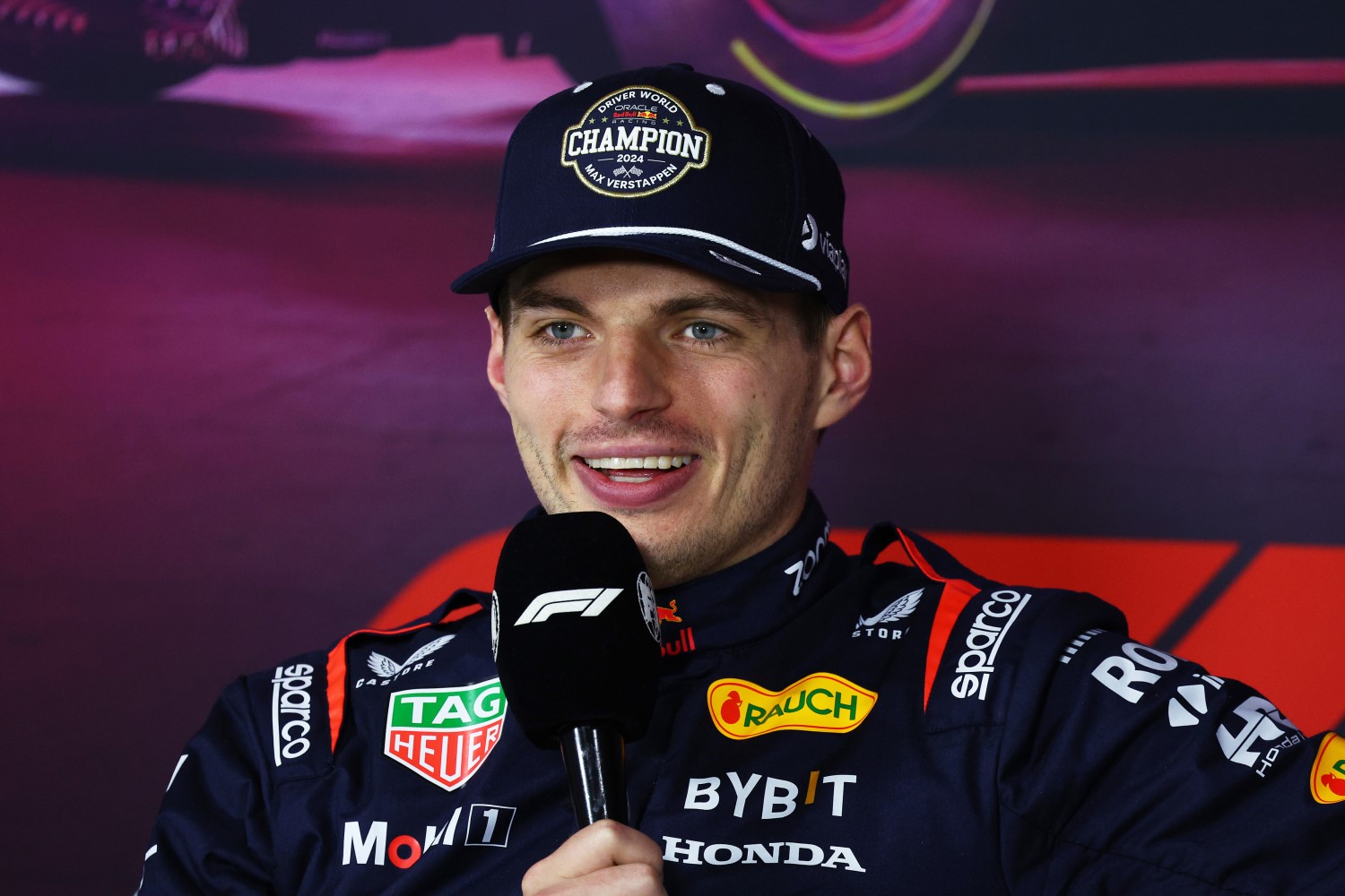 2024 F1 World Drivers Champion Max Verstappen of the Netherlands and Oracle Red Bull Racing attends a press conference after the F1 Grand Prix of Las Vegas at Las Vegas Strip Circuit on November 23, 2024 in Las Vegas, Nevada. (Photo by Clive Rose/Getty Images) // Getty Images / Red Bull Content Pool