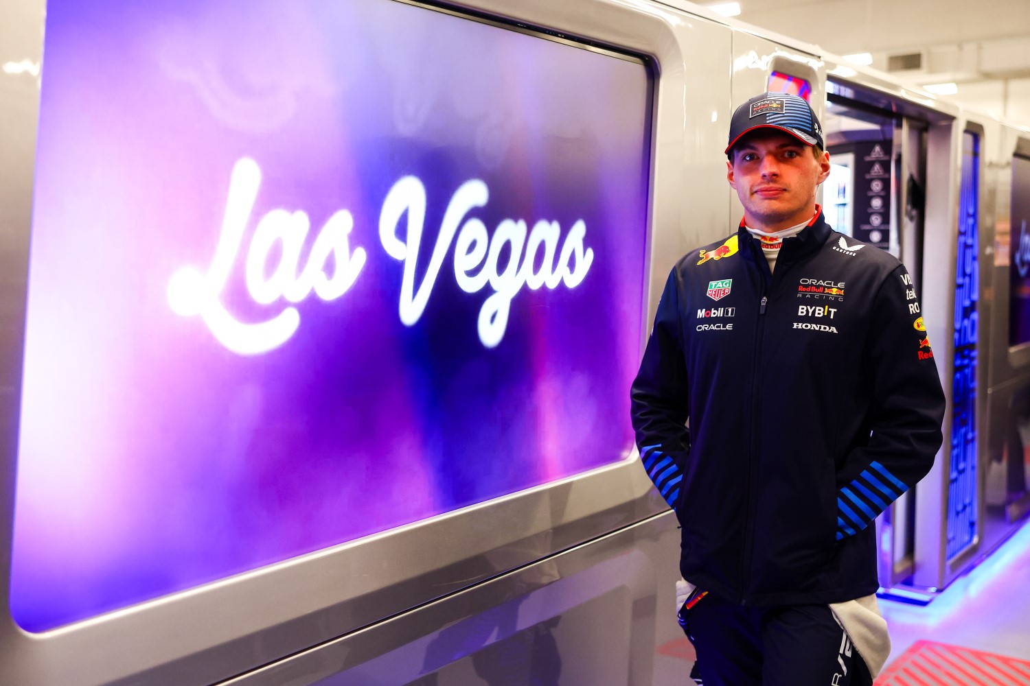 Max Verstappen of the Netherlands and Oracle Red Bull Racing looks on in the garage prior to practice ahead of the F1 Grand Prix of Las Vegas at Las Vegas Strip Circuit on November 21, 2024 in Las Vegas, Nevada. (Photo by Mark Thompson/Getty Images) // Getty Images / Red Bull Content Pool