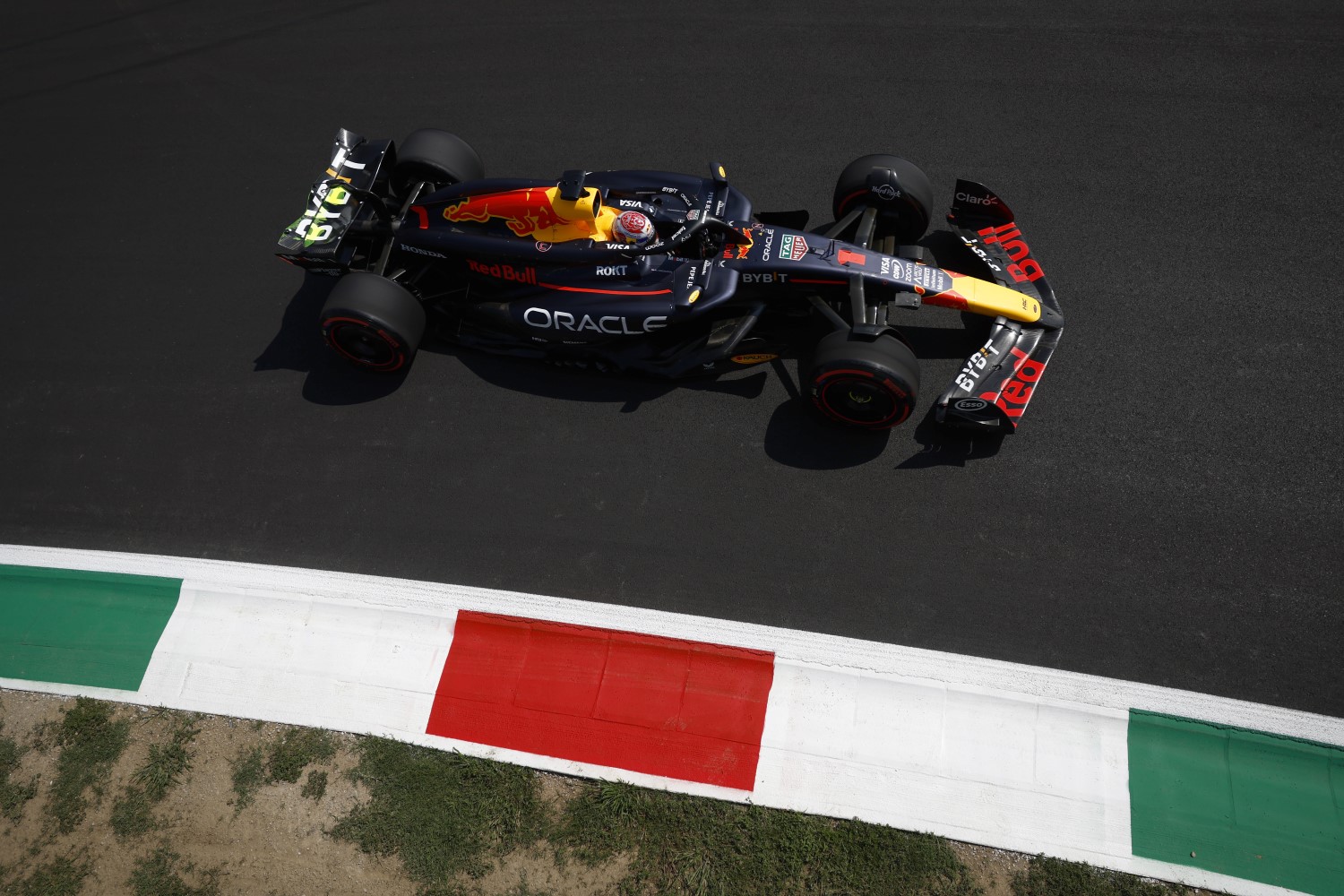 Max Verstappen, Red Bull Racing RB20 during the Italian GP at Autodromo Nazionale Monza on Friday August 30, 2024 in Monza, Italy. (Photo by Zak Mauger / LAT Images)