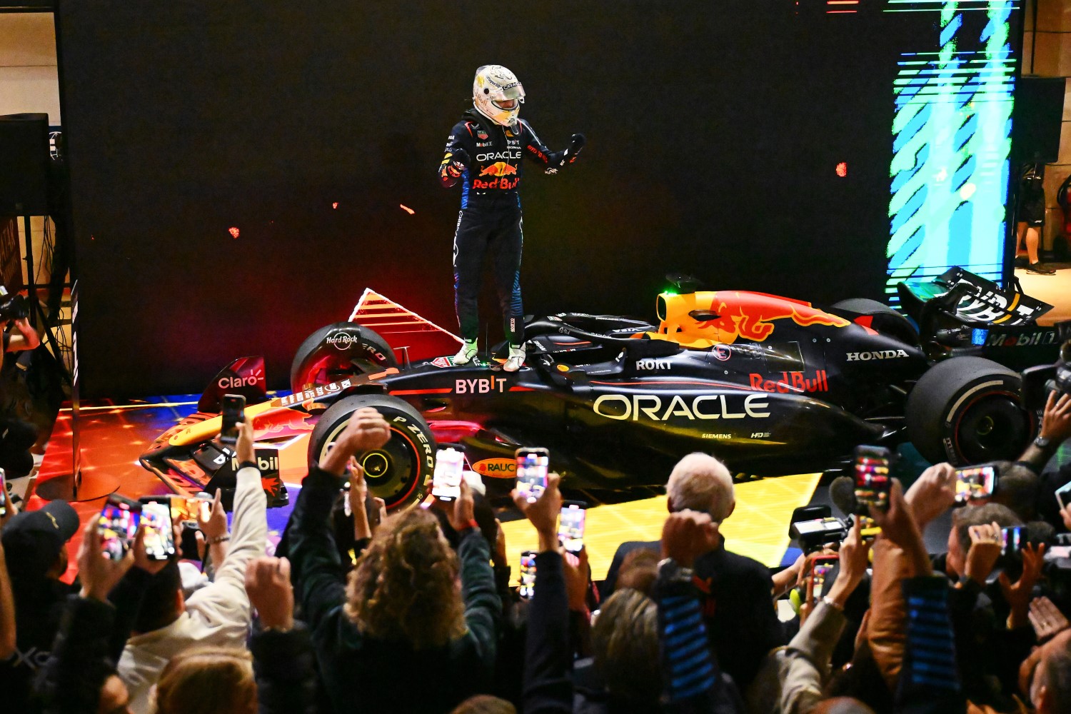 Race winner Max Verstappen of the Netherlands and Oracle Red Bull Racing celebrates in parc ferme during the F1 Grand Prix of Qatar at Lusail International Circuit on December 01, 2024 in Lusail City, Qatar. (Photo by Clive Mason/Getty Images) // Getty Images / Red Bull Content Pool // 