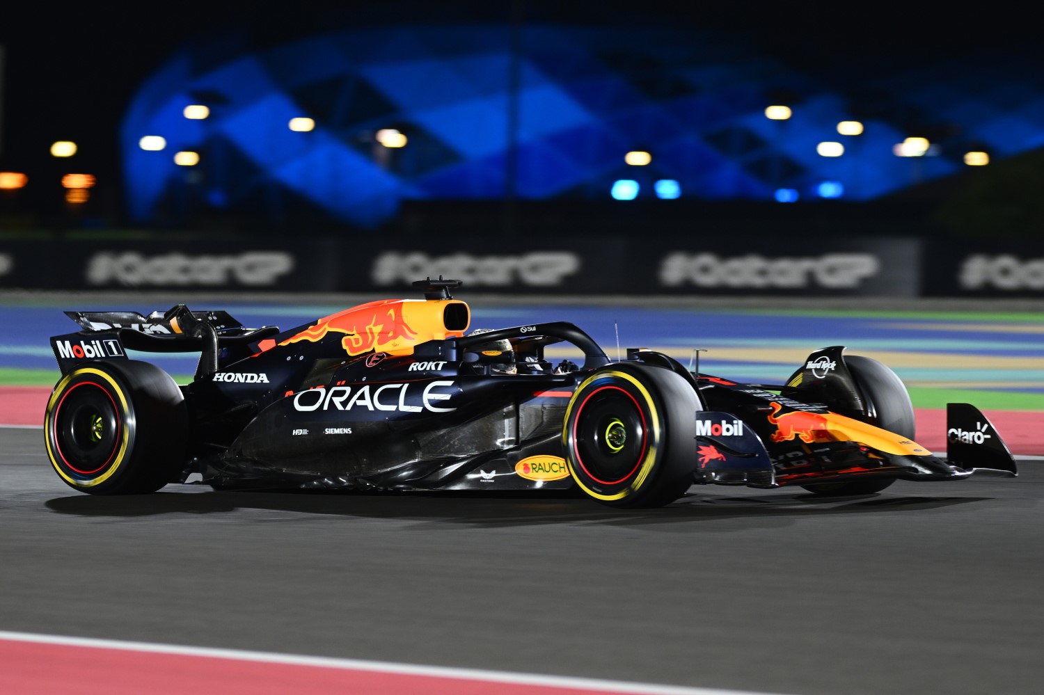 Max Verstappen of the Netherlands driving the (1) Oracle Red Bull Racing RB20 on track during Sprint Qualifying ahead of the F1 Grand Prix of Qatar at Lusail International Circuit on November 29, 2024 in Lusail City, Qatar. (Photo by Clive Mason/Getty Images) // Getty Images / Red Bull Content Pool