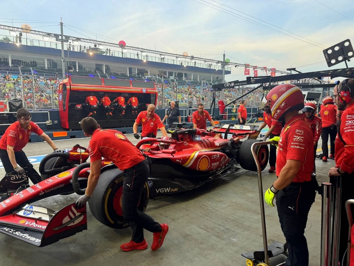 Charles Leclerc in the 2024 Singapore GP pits