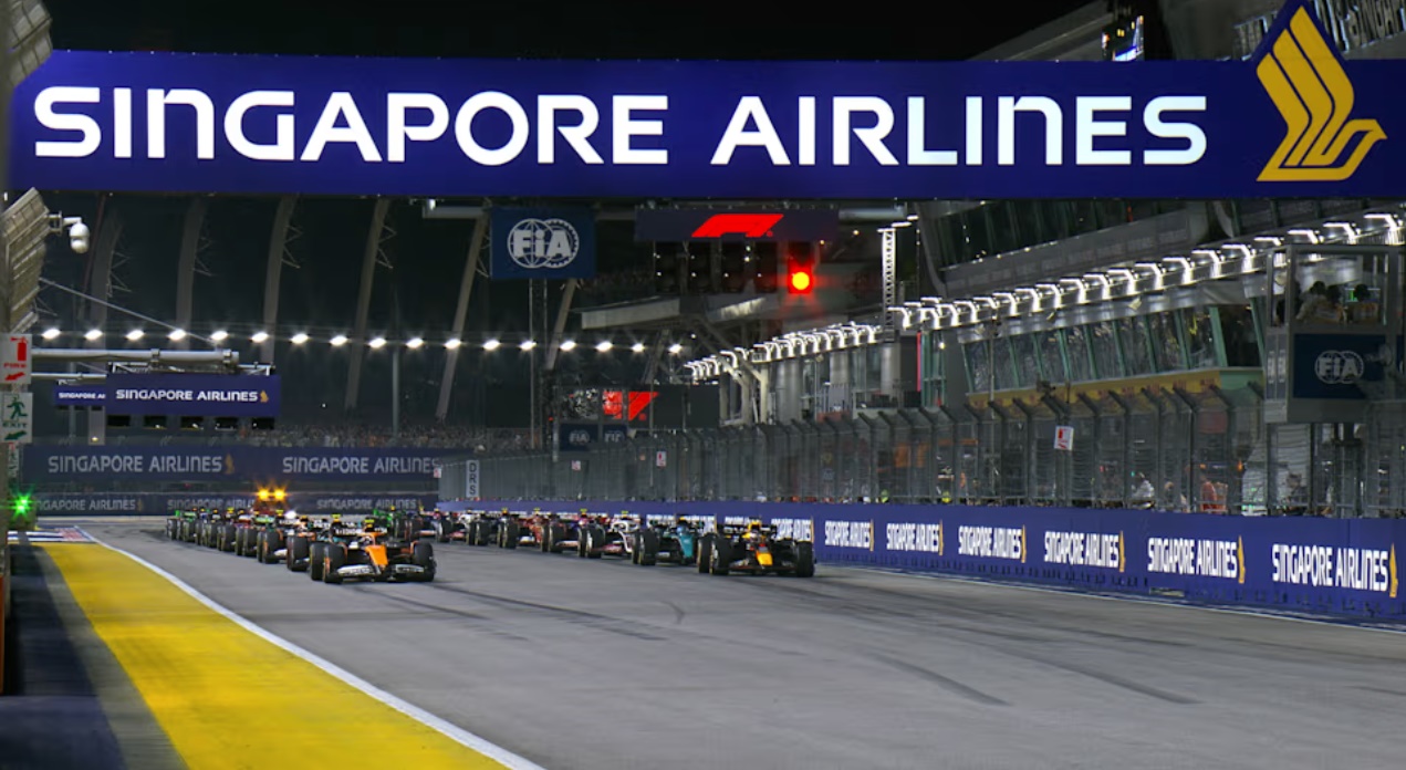 Start of the 2024 Singapore GP with Lando Norris on pole