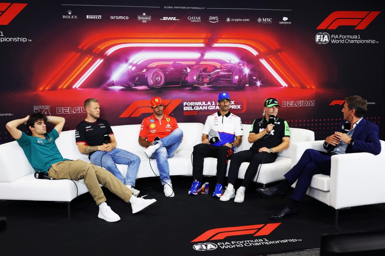 Lance Stroll of Canada and Aston Martin F1 Team, Kevin Magnussen of Denmark and Haas F1, Carlos Sainz of Spain and Ferrari, Daniel Ricciardo of Australia and Visa Cash App RB and Valtteri Bottas of Finland and Stake F1 Team Kick Sauber attend the Drivers Press Conference during previews ahead of the F1 Grand Prix of Belgium at Circuit de Spa-Francorchamps on July 25, 2024 in Spa, Belgium. (Photo by Dean Mouhtaropoulos/Getty Images) // Getty Images / Red Bull Content Pool