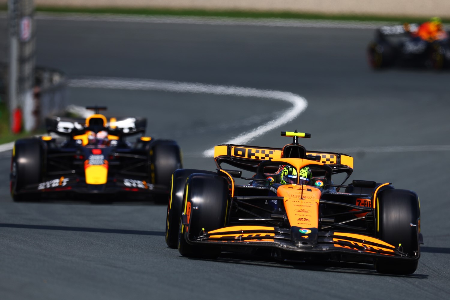 Lando Norris of Great Britain driving the (4) McLaren MCL38 Mercedes leads Max Verstappen of the Netherlands driving the (1) Oracle Red Bull Racing RB20 during the F1 Dutch GP at Circuit Zandvoort on August 25, 2024 in Zandvoort, Netherlands. (Photo by Clive Rose/Getty Images) // Getty Images / Red Bull Content Pool