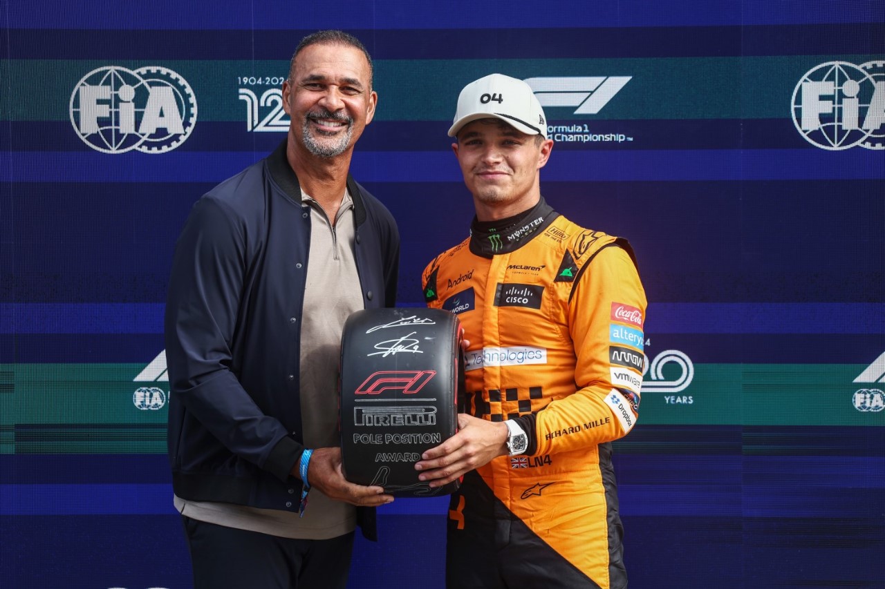 Former Dutch footballer Ruud Gullit presents Lando Norris, McLaren F1 Team, with his Pirelli Pole Position Award during the Dutch GP at Circuit Zandvoort on Saturday August 24, 2024 in North Holland, Netherlands. (Photo by Alastair Staley / LAT Images)