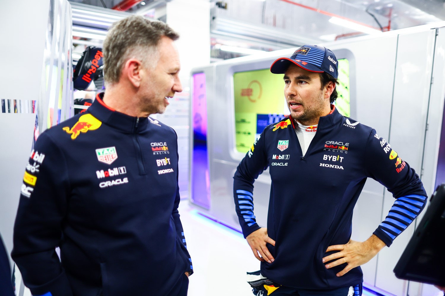 Oracle Red Bull Racing Team Principal Christian Horner and Sergio Perez of Mexico and Oracle Red Bull Racing talk in the garage during practice ahead of the F1 Grand Prix of Qatar at Lusail International Circuit on November 29, 2024 in Lusail City, Qatar. (Photo by Mark Thompson/Getty Images) // Getty Images / Red Bull Content Pool