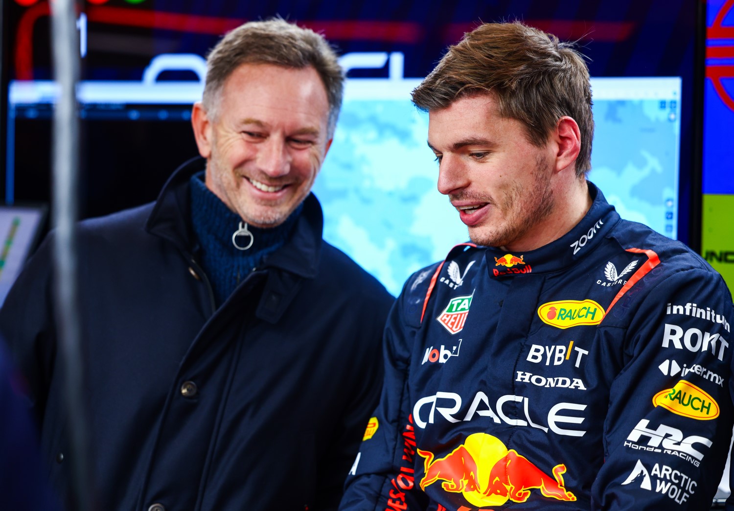 Max Verstappen of the Netherlands and Oracle Red Bull Racing talks with Red Bull Racing Team Principal Christian Horner during the Red Bull Racing RB20 Filming Day at Silverstone on February 13, 2024 in Northampton, England. (Photo by Mark Thompson/Getty Images for Red Bull Racing) // Getty Images / Red Bull Content Pool