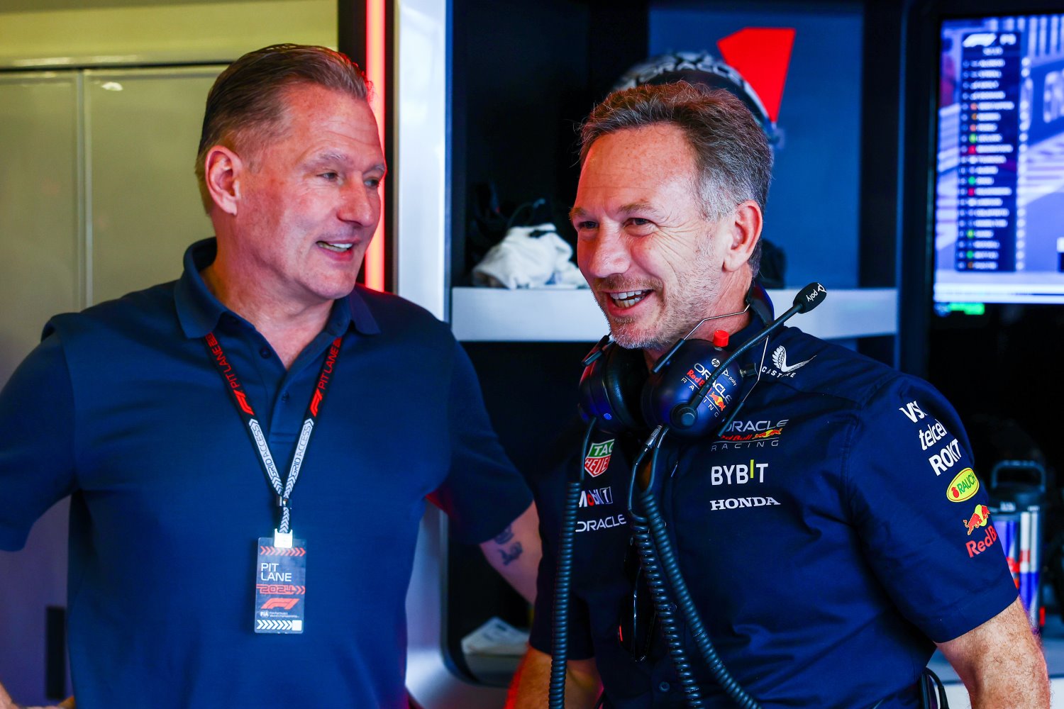 Oracle Red Bull Racing Team Principal Christian Horner talks with Jos Verstappen in the garage during final practice ahead of the F1 Grand Prix of Abu Dhabi at Yas Marina Circuit on December 07, 2024 in Abu Dhabi, United Arab Emirates. (Photo by Mark Thompson/Getty Images) // Getty Images / Red Bull Content Pool