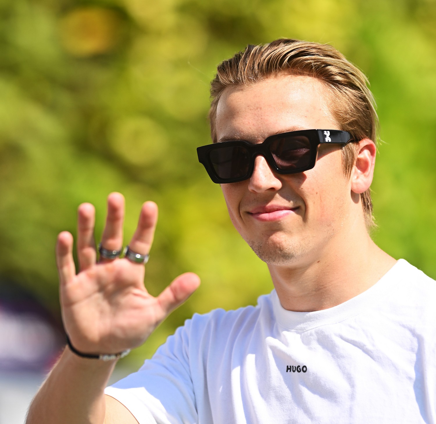 Liam Lawson of New Zealand and Visa Cash App RB walks in the Paddock prior to the F1 Grand Prix of Singapore at Marina Bay Street Circuit on September 22, 2024 in Singapore, Singapore. (Photo by Clive Mason/Getty Images) // Getty Images / Red Bull Content Pool