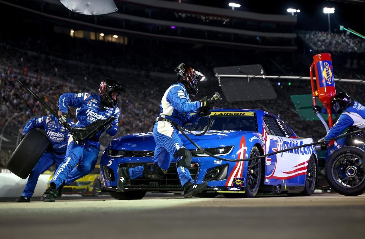 Kyle Larson's pit crew was on point during the Bass Pro Shops Night Race keeping his car up front all night.