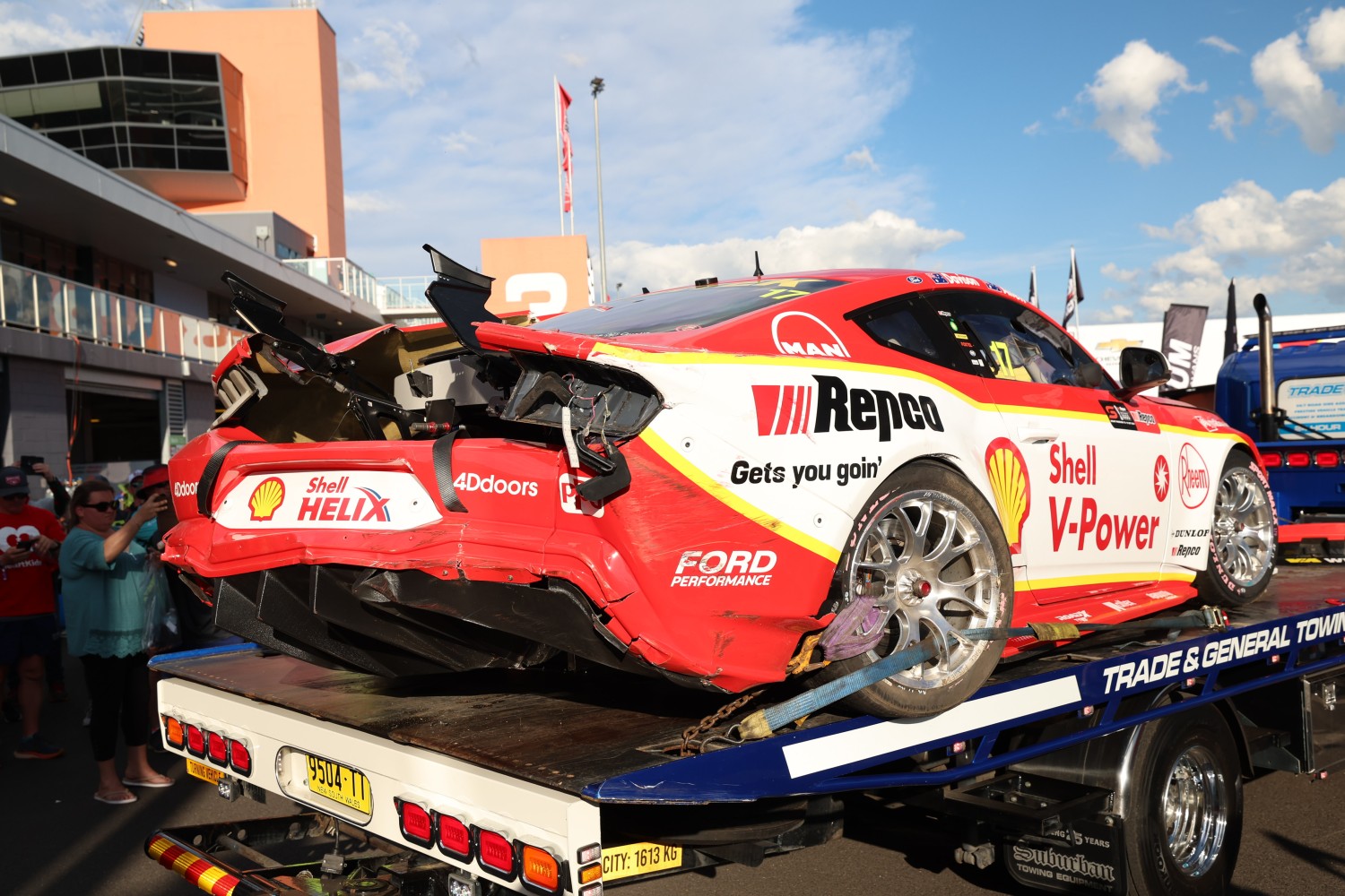 Bathurst - Davison's wrecked Mustang