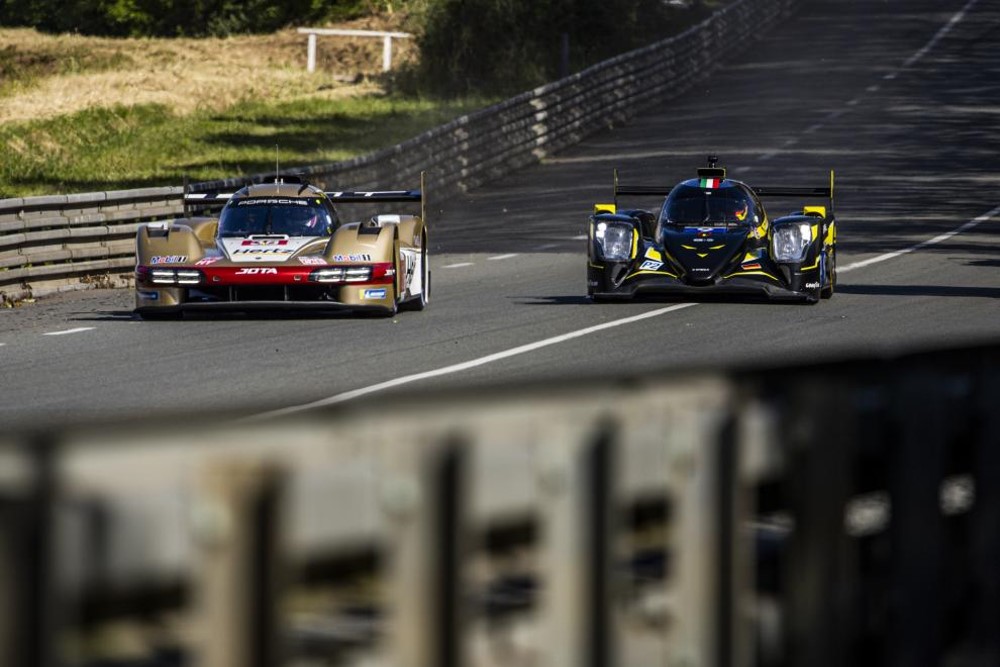 38 RASMUSSEN Oliver (dnk), HANSON Philip (gbr), BUTTON Jenson (gbr), Hertz Team Jota, Porsche 963 #38, Hypercar, FIA WEC, 09 RIED Jonas (ger), CAPIETTO Maceo (fra), VISCAAL Bent (nld), Proton Competition, Oreca 07 - Gibson #09, LMP2, action during the Free Practice 1 - Test Day of the 2024 24 Hours of Le Mans, 4th round of the 2024 FIA World Endurance Championship, on the Circuit des 24 Heures du Mans, on June 9, 2024 in Le Mans, France - Photo Julien Delfosse / DPPI