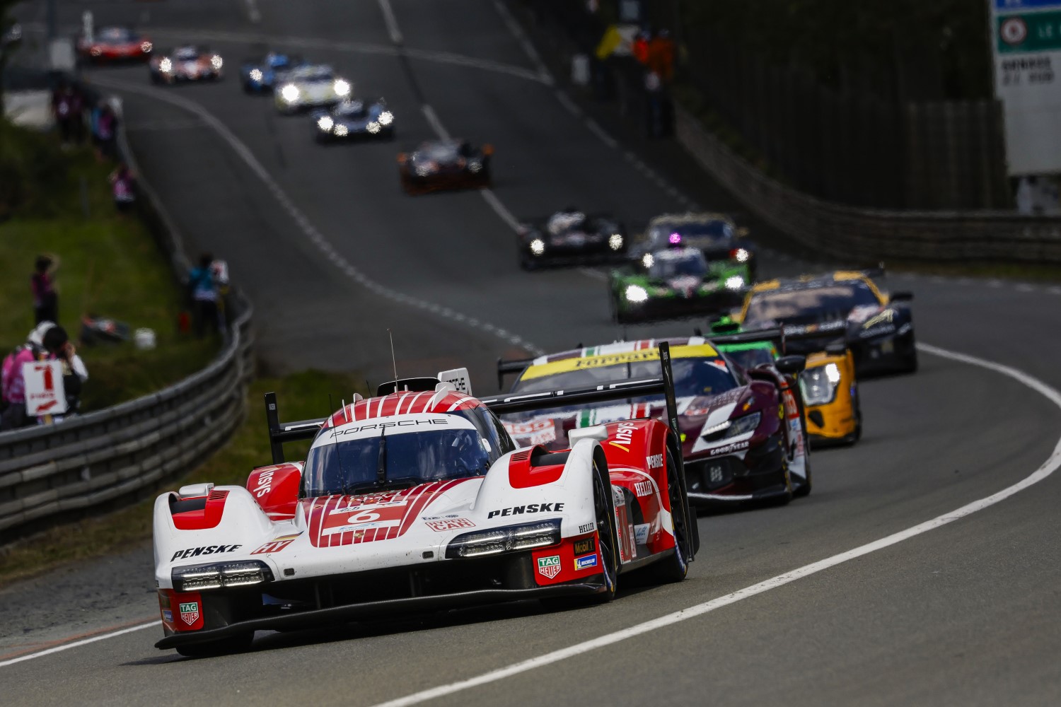 Porsche 963, Porsche Penske Motorsport (#6), Kevin Estre (F), Andre Lotterer (D), Laurens Vanthoor (B)