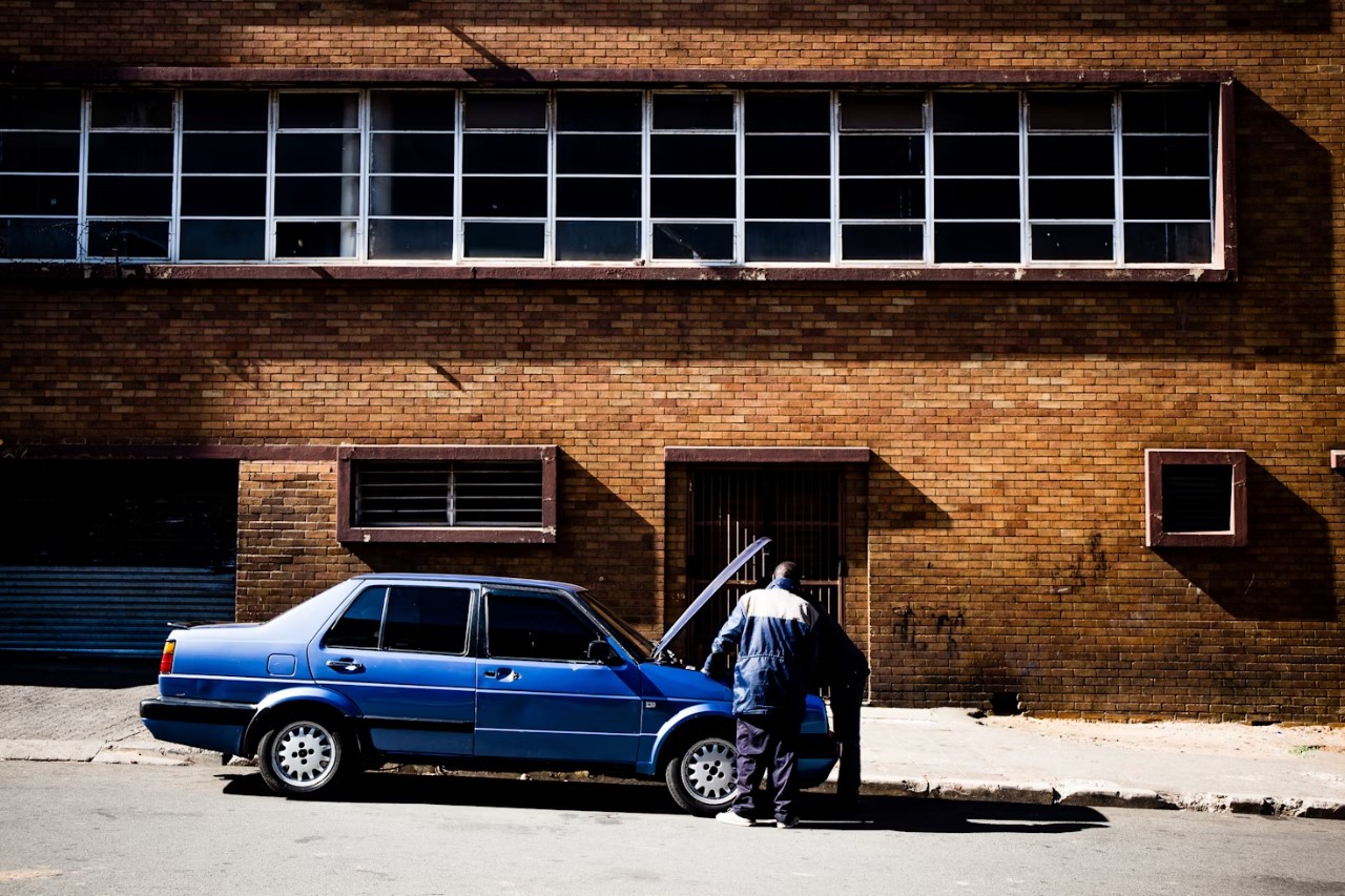 Roadside Safety: What to Do If Your Car Stops Suddenly