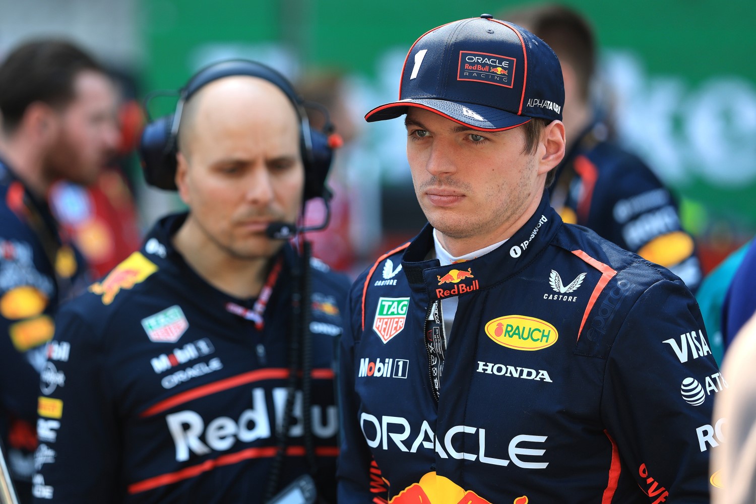 Gianpiero Lambiase, Head of Racing of Oracle Red Bull Racing with Max Verstappen of the Netherlands and Oracle Red Bull Racing during the Sprint ahead of the F1 Grand Prix of China at Shanghai International Circuit on March 22, 2025 in Shanghai, China. (Photo by Mark Thompson/Getty Images) // Getty Images / Red Bull Content Pool