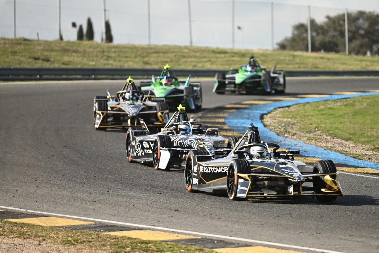 Jean-Eric Vergne of France driving the (25) DS Penske DS E-Tense FE25 leads Nick Cassidy of New Zealand driving the (37) Jaguar TCS Racing Jaguar I-TYPE 7 during day three of Formula E Pre-Season Testing at Circuito del Jarama on November 07, 2024 in Madrid, Spain. (Photo by Simon Galloway/LAT Images for Formula E)