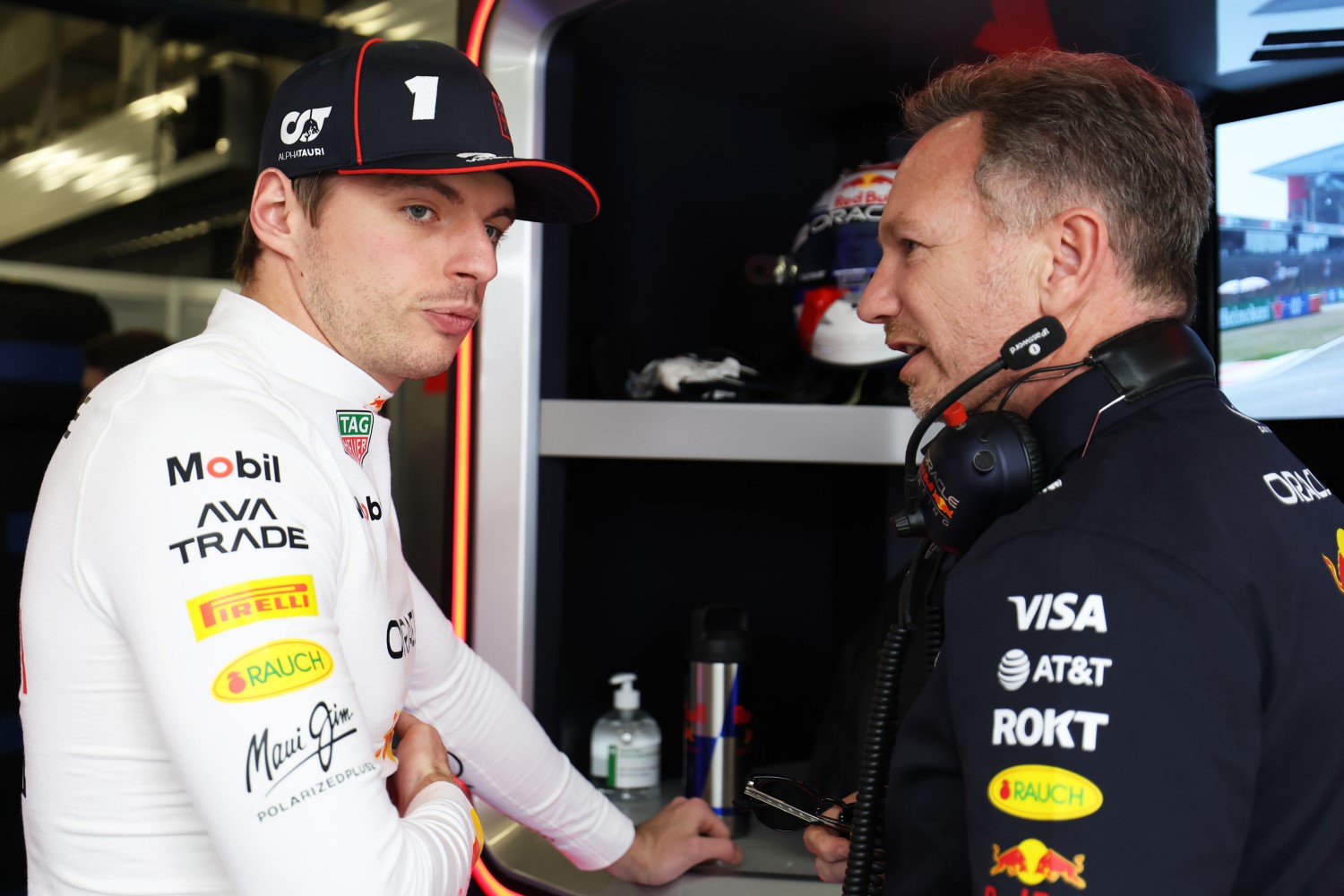 Max Verstappen of the Netherlands and Oracle Red Bull Racing and Christian Horner, Team Principal of Oracle Red Bull Racing talk in the garage prior to the F1 Grand Prix of China at Shanghai International Circuit on March 23, 2025 in Shanghai, China. (Photo by Mark Thompson/Getty Images) // Getty Images / Red Bull Content Pool