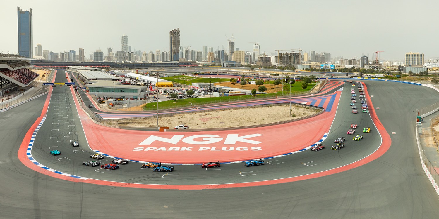 Start of 4 Hours of Dubai Race 2. Photo by Andrew Lofthouse - Supplied by Asian Le Mans Series