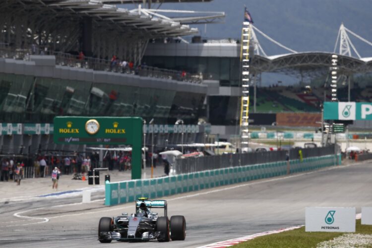 Despite poor attendance, Malaysia agrees three-year extension to host F1