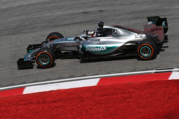 Hamilton wins pole for Malaysian GP in tricky conditions