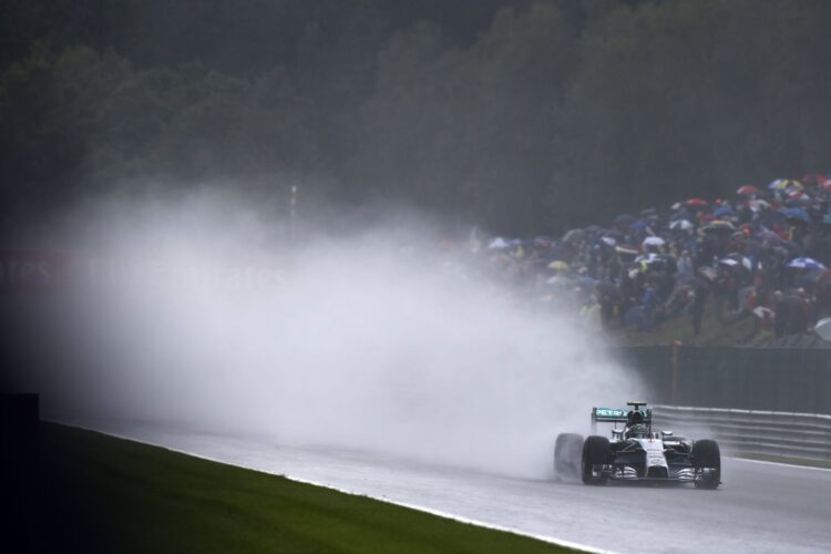 Rosberg outqualifies Hamilton in the rain