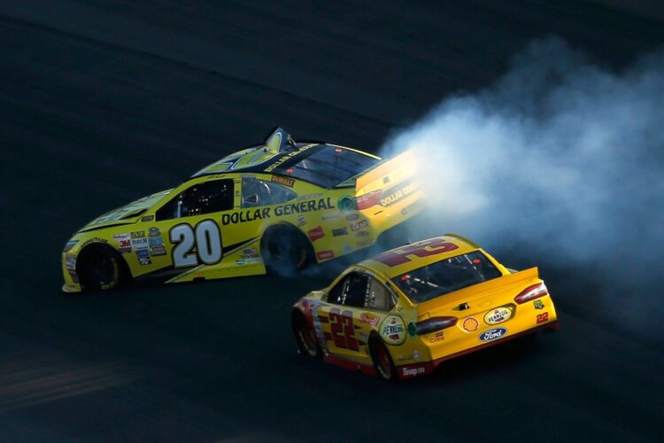 Kenseth: Logano ‘lying’ about wreck at Kansas Speedway