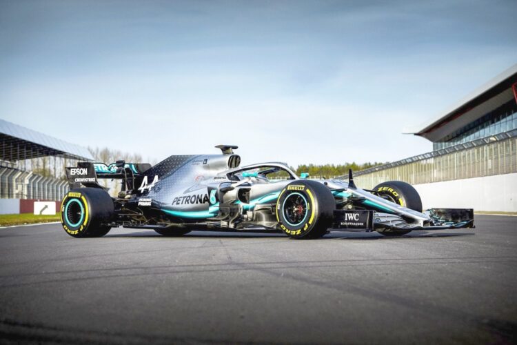 Video: 2019 Mercedes F1 Car in Action