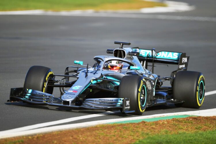 Video: Mercedes W10 ontrack at Silverstone