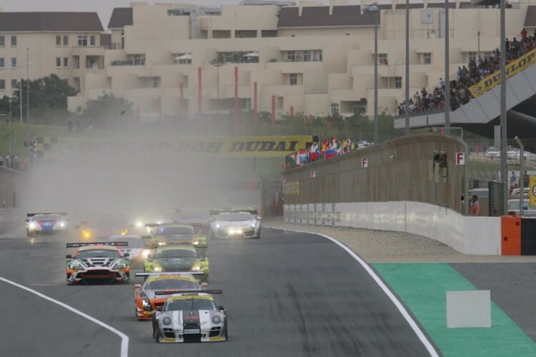 A close battle in the opening stages of the Dunlop 24H Dubai