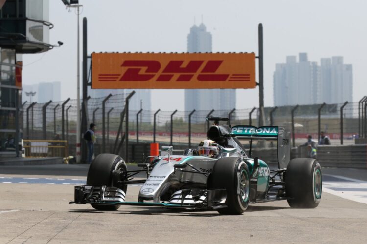 Chinese GP: Hamilton leads Raikkonen in practice 2