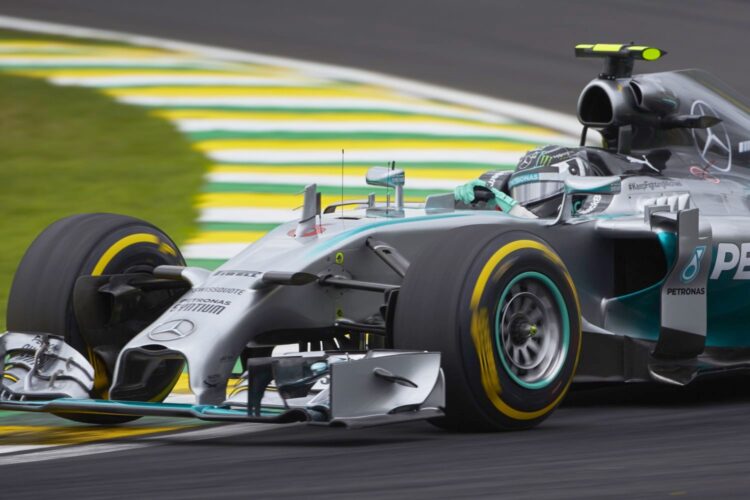 Rosberg holds off Hamilton to win Brazilian GP