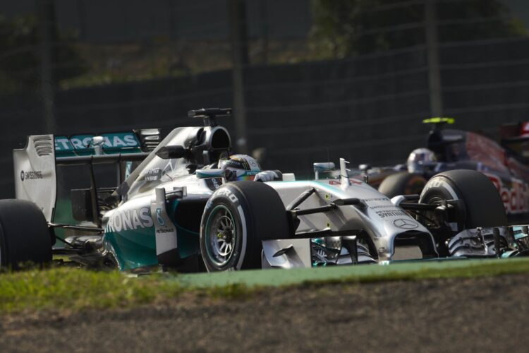 Japanese GP: Hamilton leads Mercedes 1-2-3-4