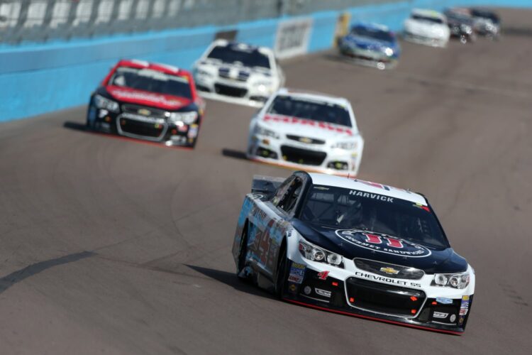 Harvick outruns Earnhardt in Phoenix