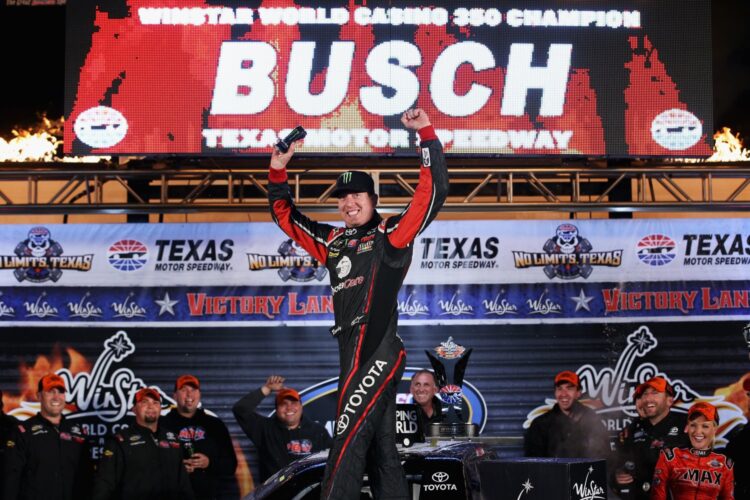 Kyle Busch wins Texas truck race